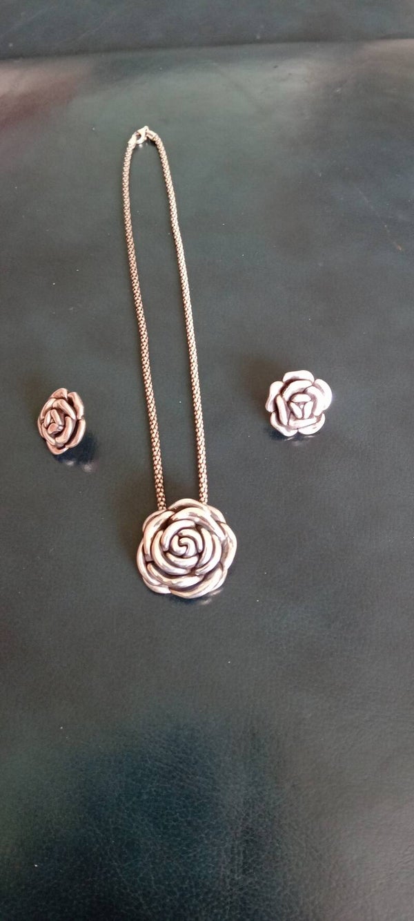 925 silver Italian Necklace and earrings.  Uk Postage Only