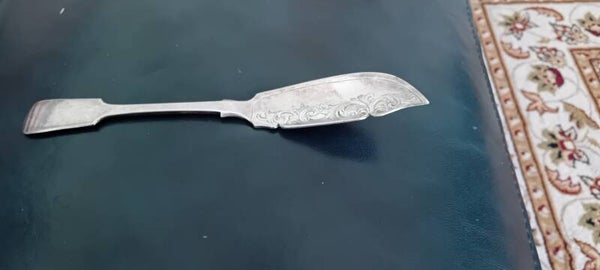 SOLD SOLDAntique/Vintage Ornate Butter knife. UK POSTAGE ONLY