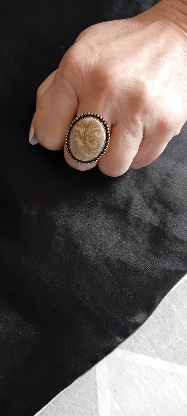 Ladies finger ring. Uk Postage Only.  Free Postage