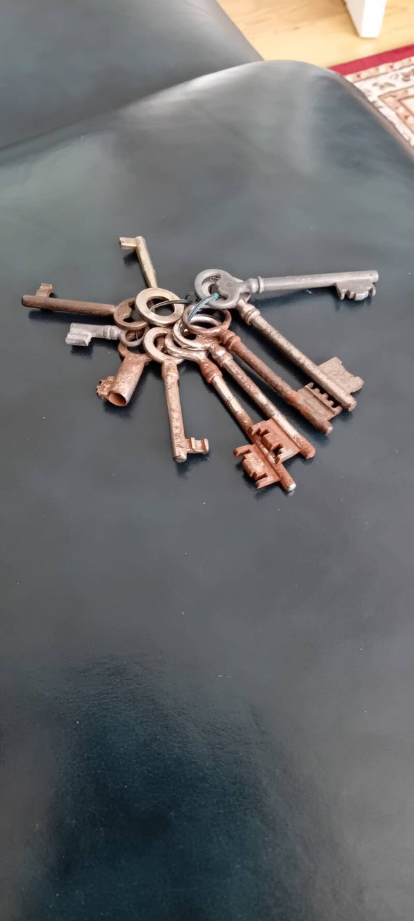 Set of 10 different size old keys. UK POSTAGE Only