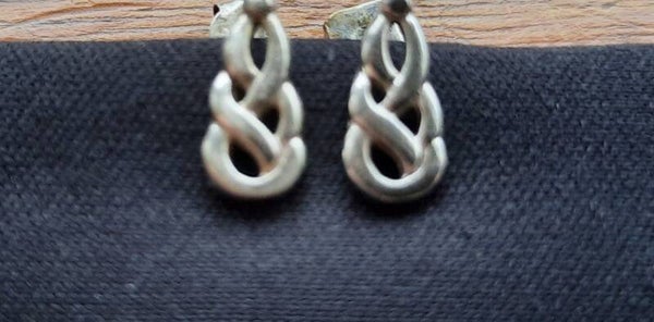 Lovely 925 stamped Celtic Knot earrings very nice. Uk Postage Only ##