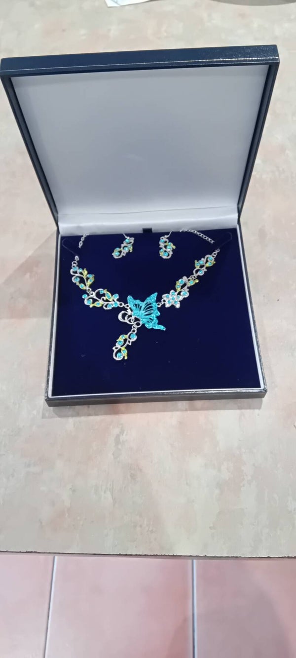 Attractive necklace and matching pierced earrings with display box. Uk Postage Only