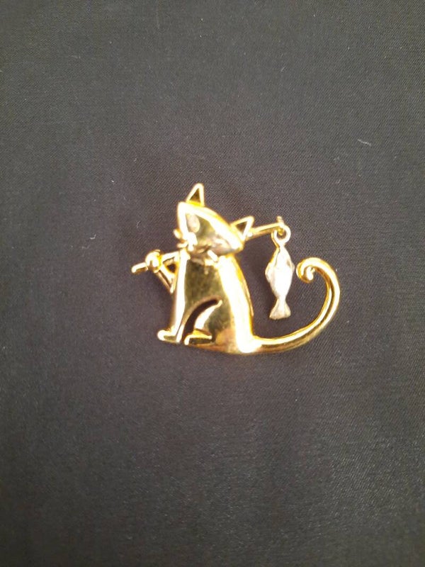 SOLD SOLD Cat with swinging fish on fishing rod stamped 925 pin/brooch##