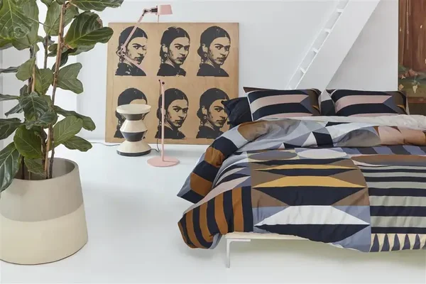 Beddinghouse At Night Brown