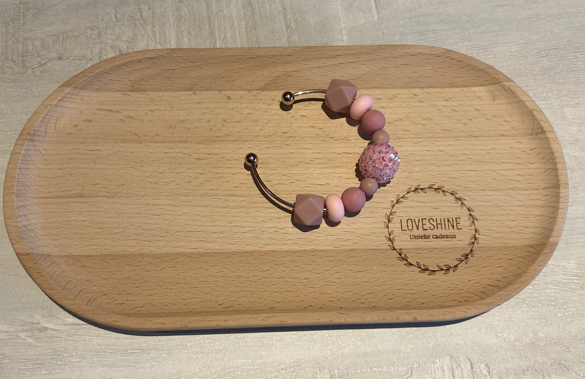 armband met een acrylkraal