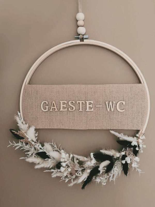 Türkranz mit Schriftzug und Trockenblumen