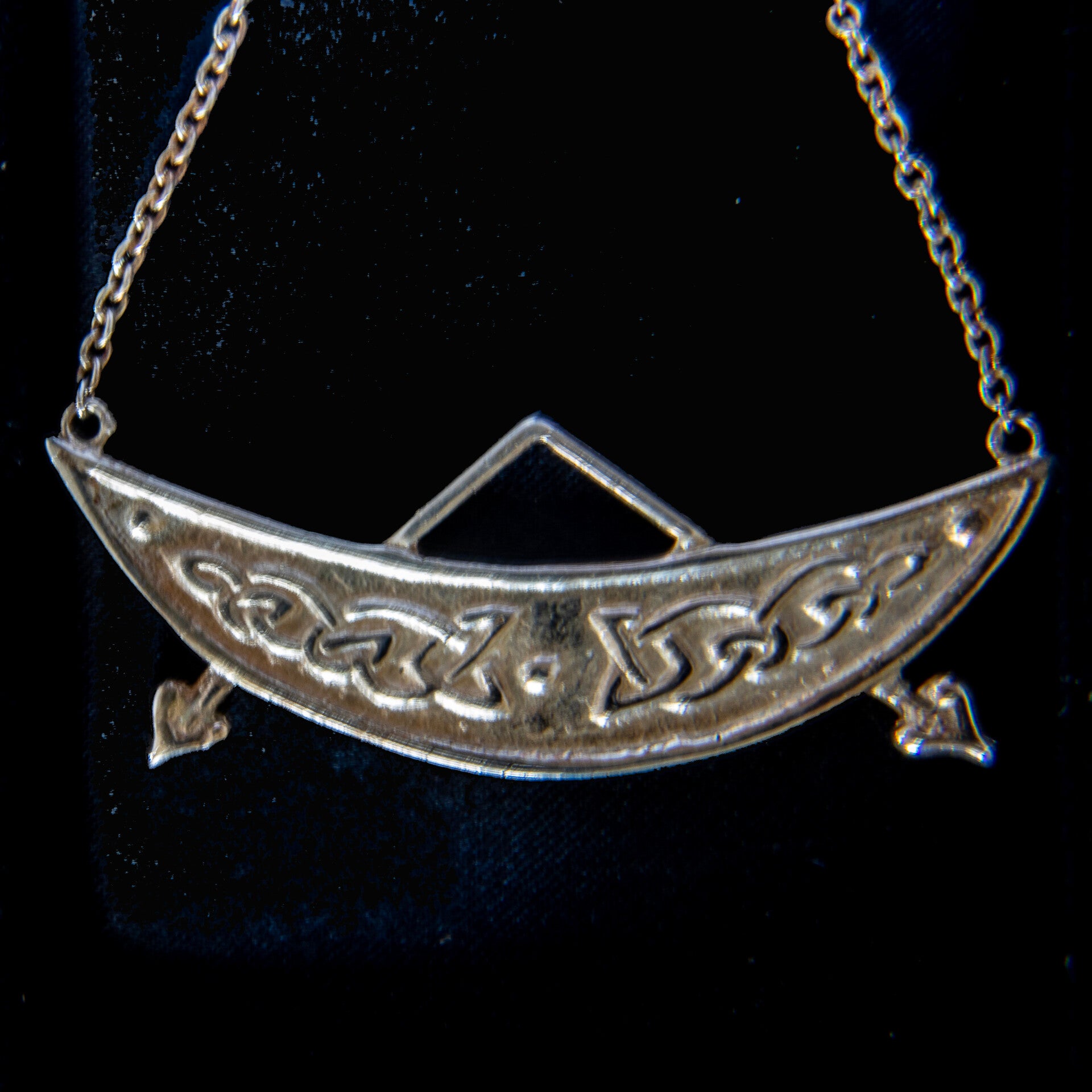 Vintage Celtic designed pendant necklace from the isle of Iona