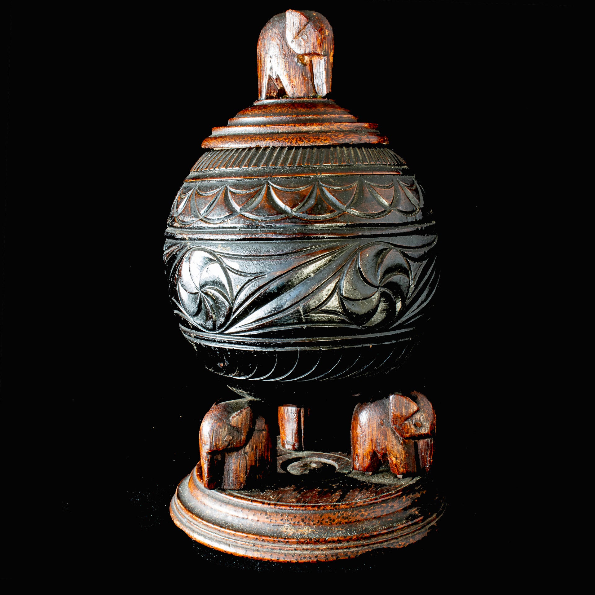 Antique to vintage tobacco humidor made of coconut shell and wood