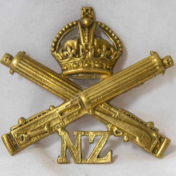 NZ Machine Gun Corps 1916 cap badge