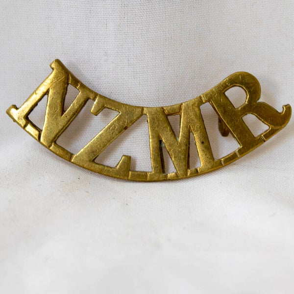 WW1 New Zealand Mounted Rifles shoulder title badge