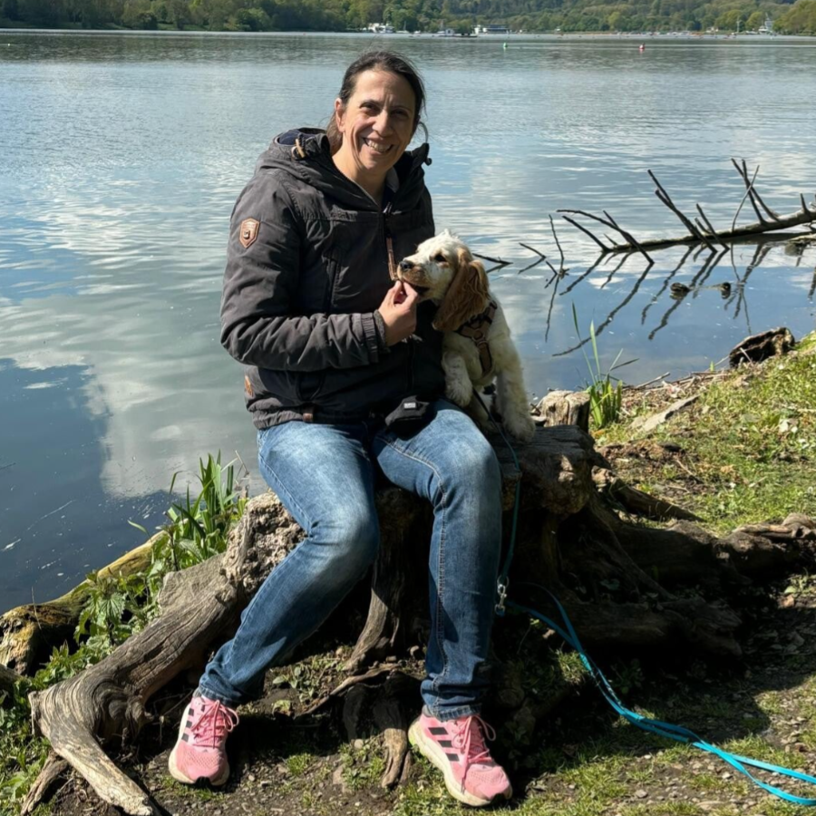 Gründerin von Ruhrpawt aus Essen- Rüttenscheid am Baldeneysee mit Fiete
