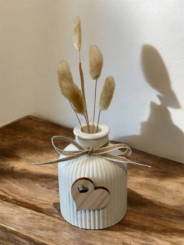 Vase mit Trockenblume