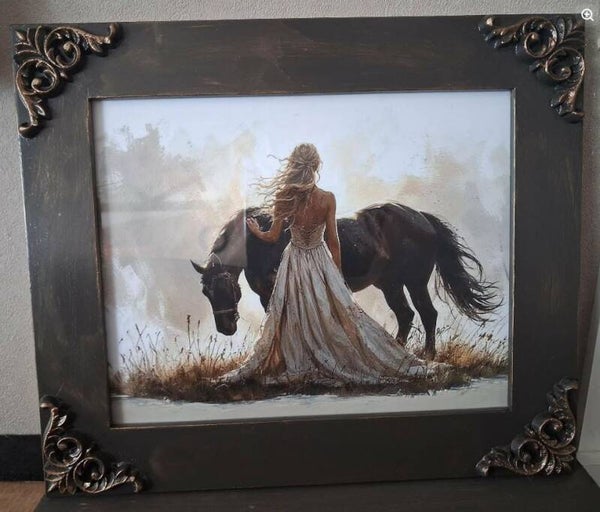ROMANTIC BEAUTY WITH HORSE PRINT