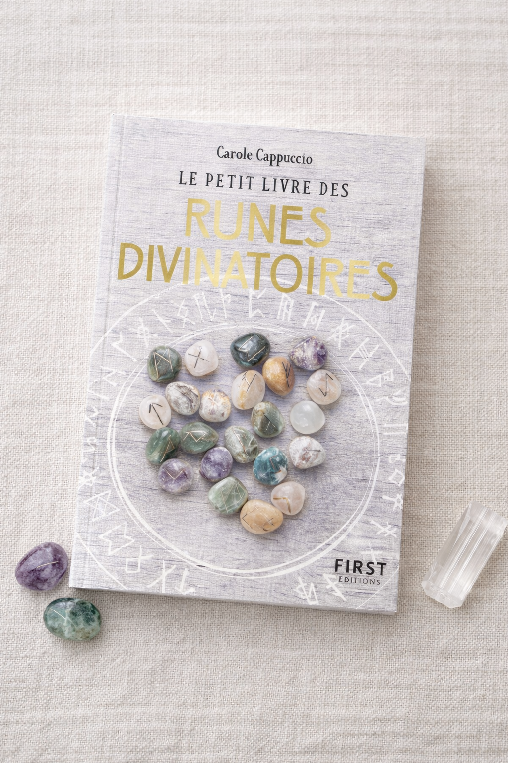 Le petit livre des runes