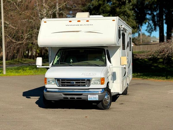 2007 Winnebago Access 28P – Only 22,000 Original Miles