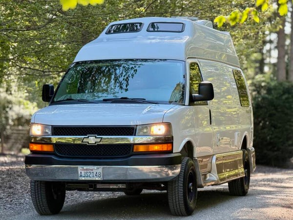 2008 Pleasure-Way Lexor-RD Chevy Chassis Low Miles!