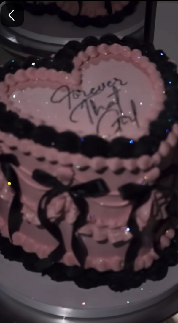 Pink&Black Heart Cake w/ cupcakes