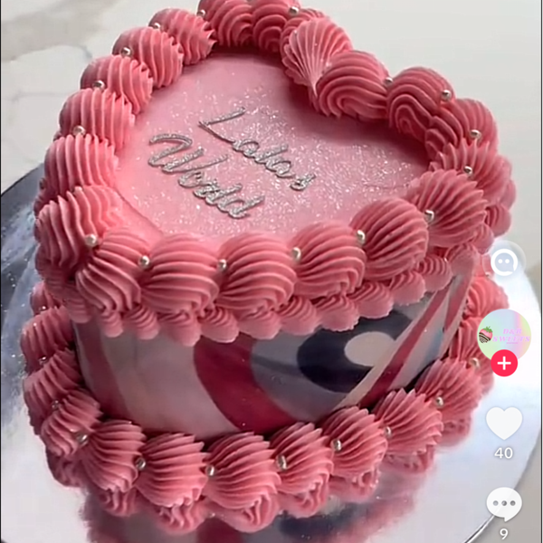 Cake with heel cupcakes