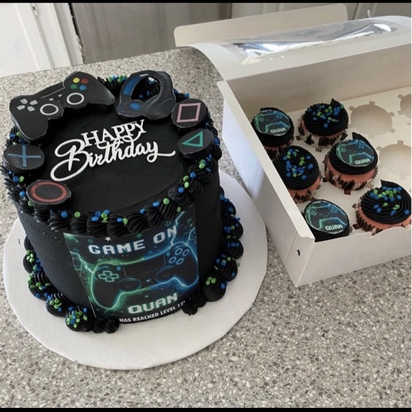 Controller Bento Cake Box w/ 8 cupcakes