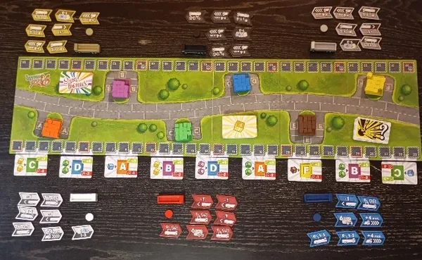 Road Master: materiali e situazione di gioco con camion, trasporti e consegne