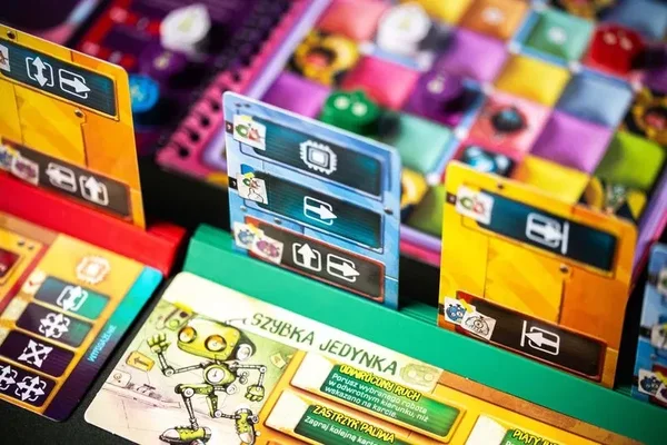 Robo Run - immagine ufficiale del gioco, ambientazione e componenti