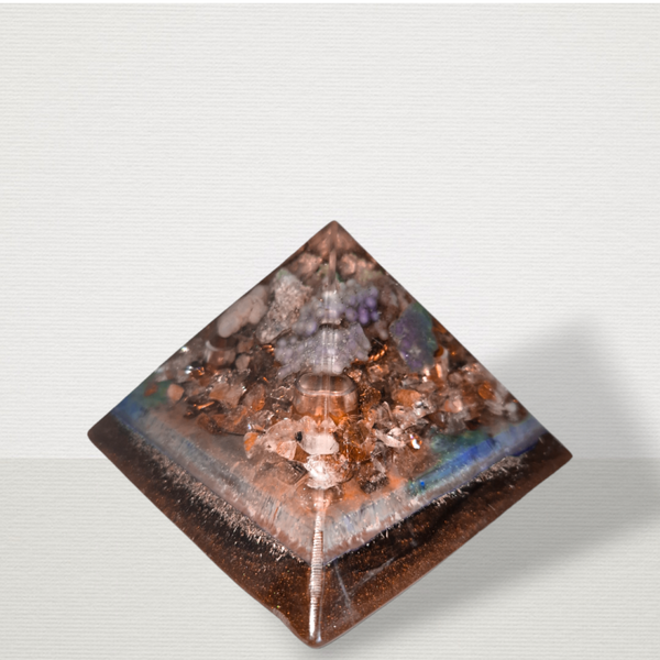Rutiel & Druifagaat Piramide Orgonite