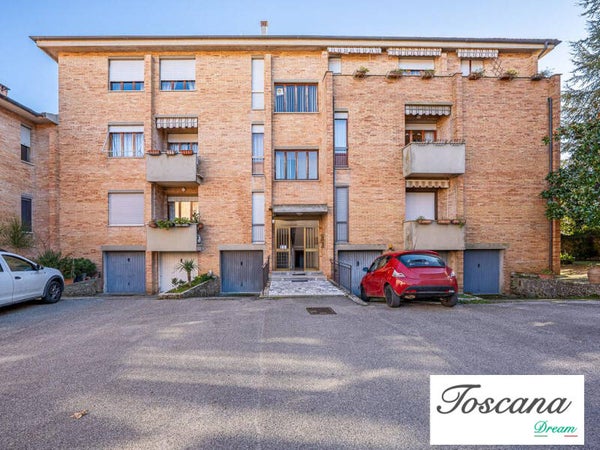 Volterra, Appartamento con garage e parco condominiale
