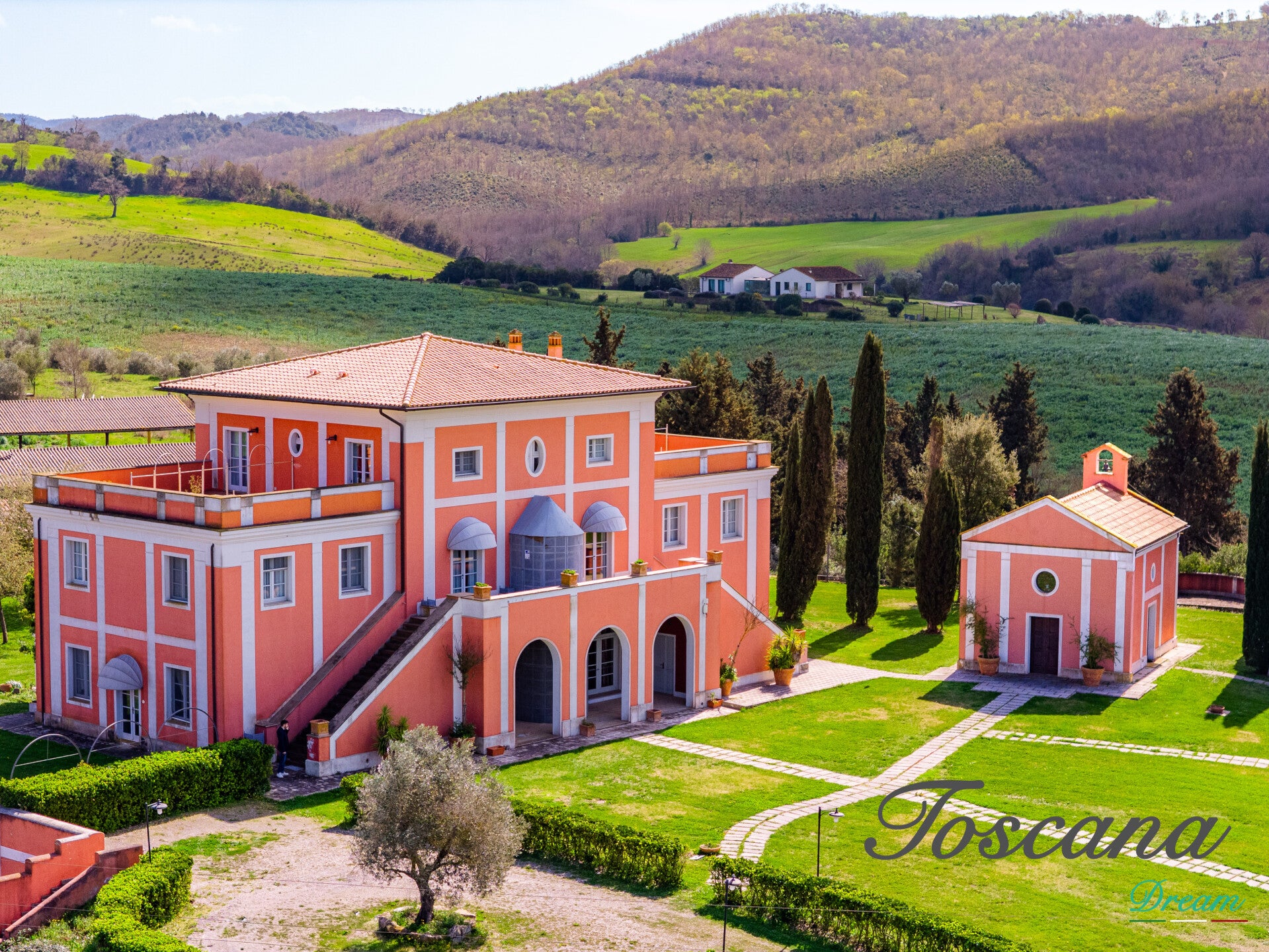 Capalbio, un Impero di Bellezza e Storia nel Cuore della Maremma