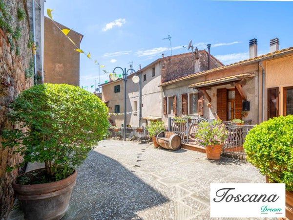 Batignano, ampio appartamento con vista su due livelli