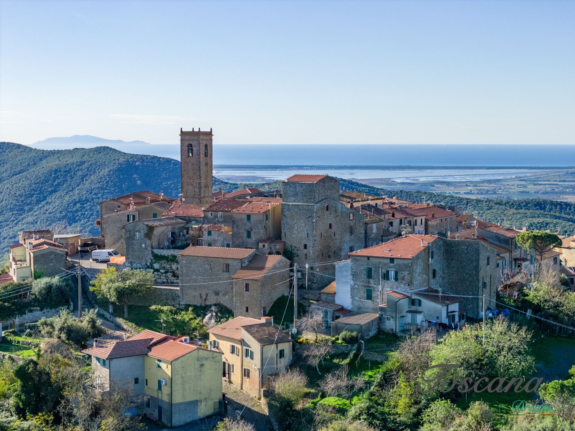 Vetulonia, Duplex ristrutturato in un contesto tipico toscano