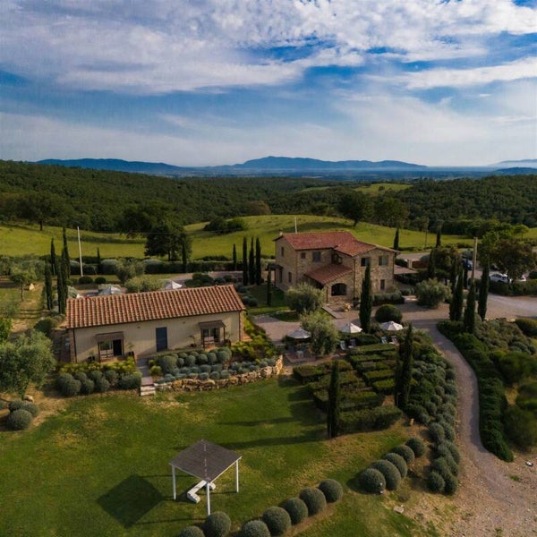 Magliano in Toscana, Villa con terreno e depandance