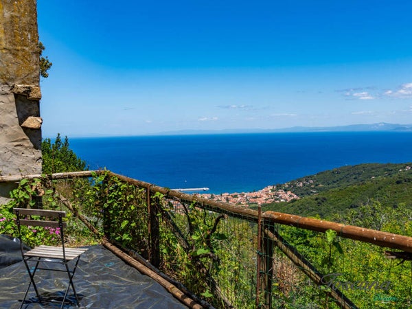 Isola D'Elba, monolocale con giardino vista mare
