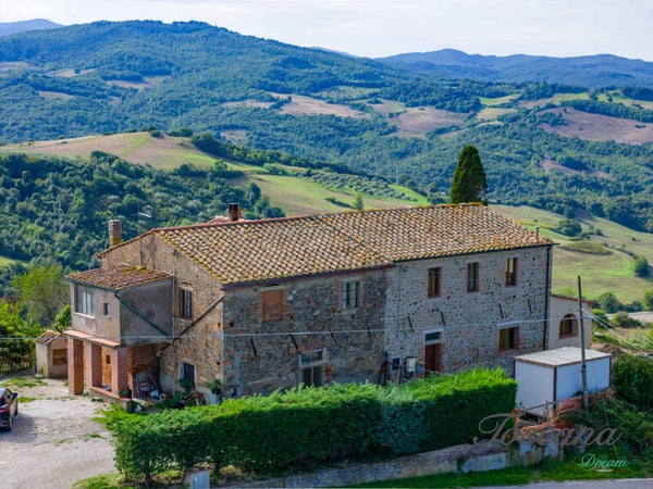 Pomarance – Porzione di casale con vista panoramica sulle colline