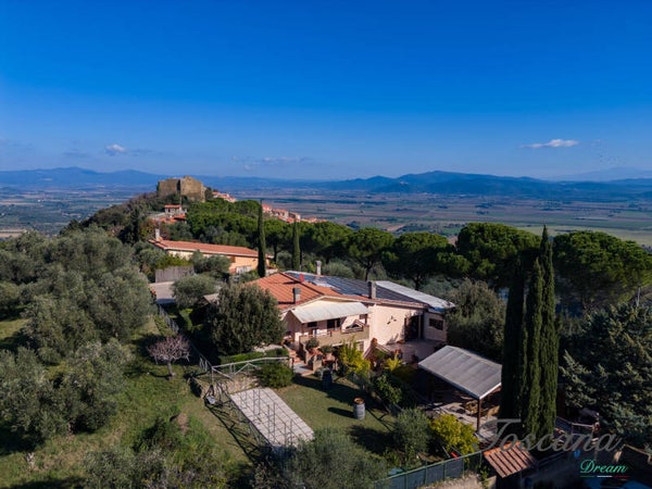 Buriano, Villa con vista panoramica e jacuzzi