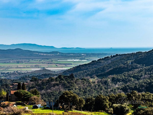 Suvereto, Autentico casale toscano su un poggio con vista mare