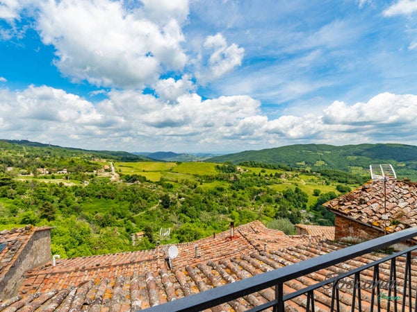 Castelnuovo Val di Cecina, appartamento con balcone e vista mozzafiato
