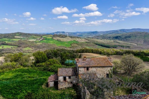 Montecastelli, Podere in pietra di grande fascino da ristrutturare