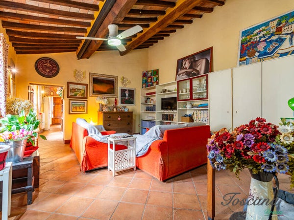 Massa Marittima, ampio attico in centro storico in zona comodissima