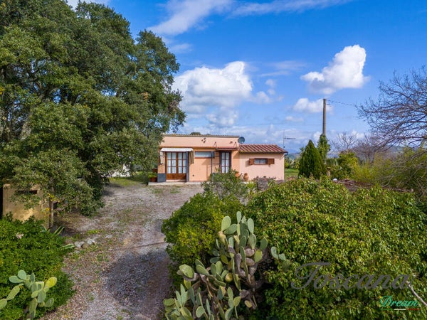 Caldana, annesso agricolo con giardino privato e vista
