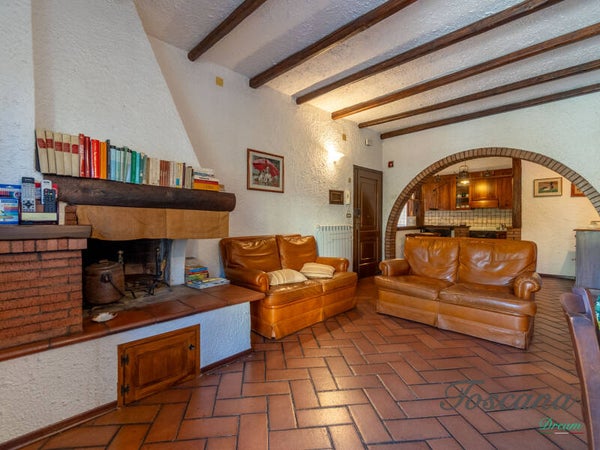 Appartamento con balconi, camino e garage in vendita a Monterotondo Marittimo