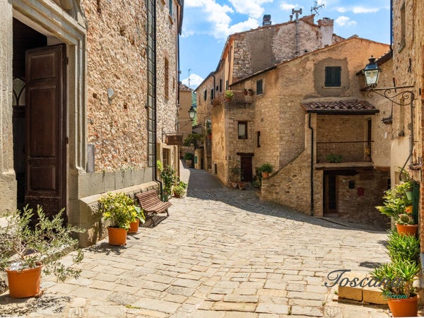 Sasso Pisano, Casa Museo nella piazza del castello