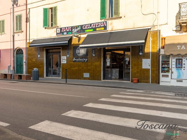Bagno, attività e mura nel centro