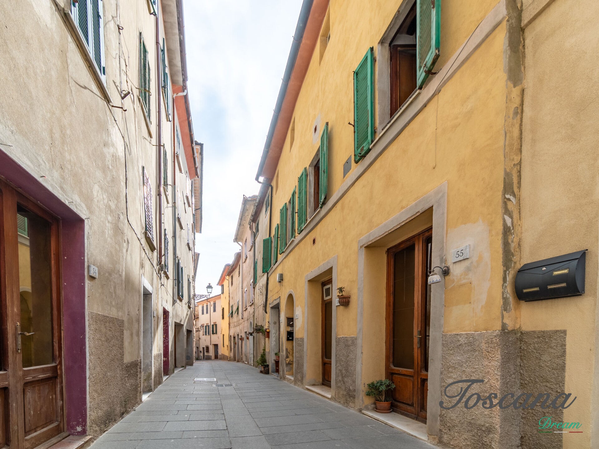 Appartamento ristrutturato su due livelli nel centro storico di Monterotondo Marittimo