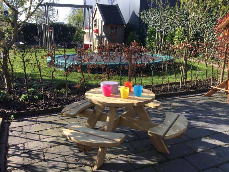 Hummeltjeshof gastouderopvang Groningen - kinderpicknick tafel