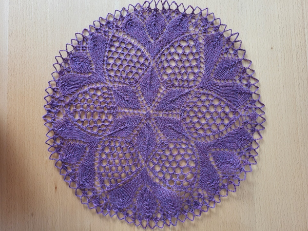 Kunststrick-Decke Viola