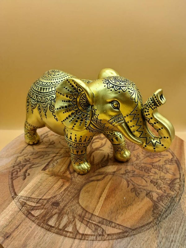 Eléphant doré mandala