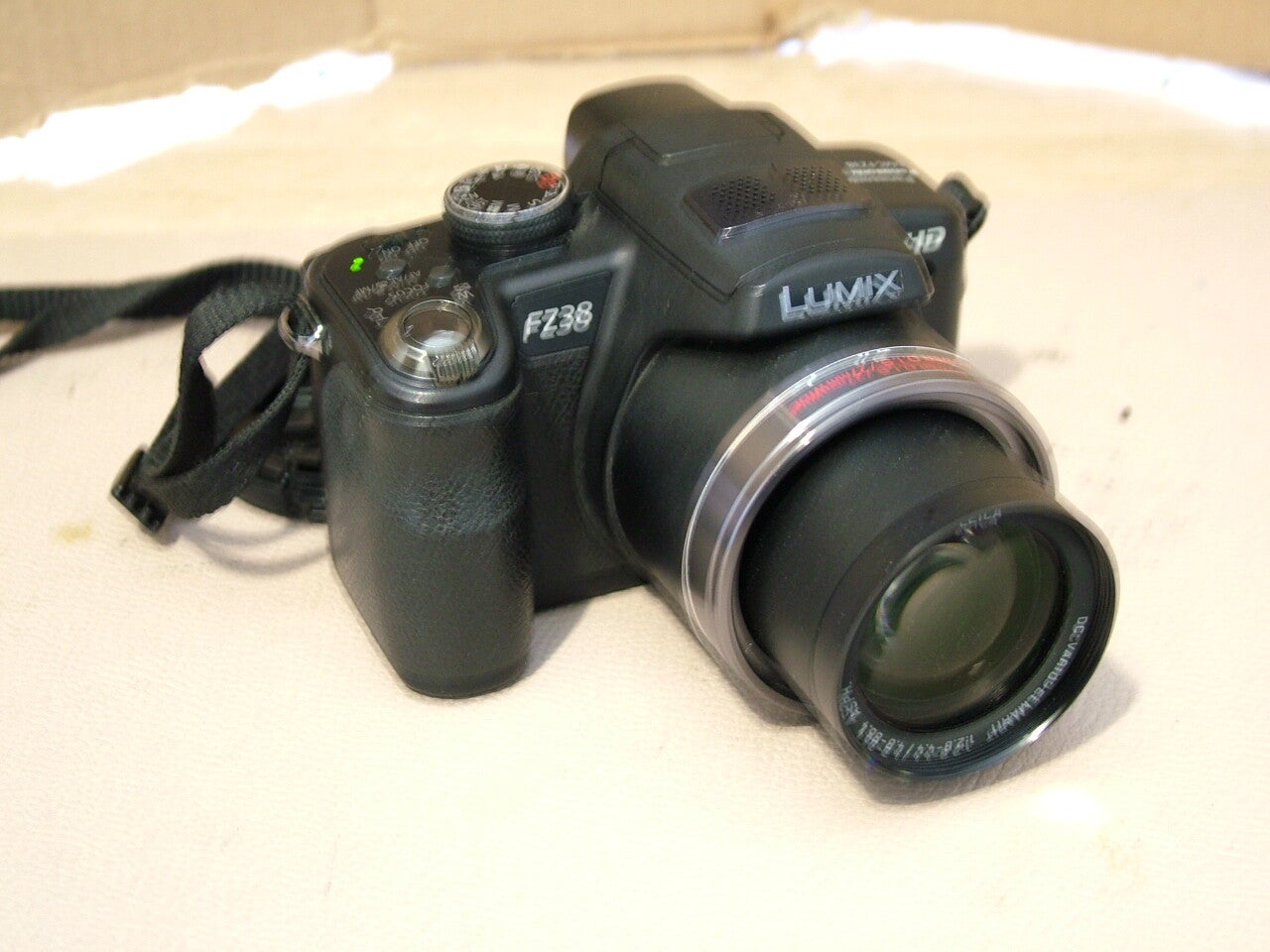 Panasonic Lumix DMC-FZ38 12.1MP 18x