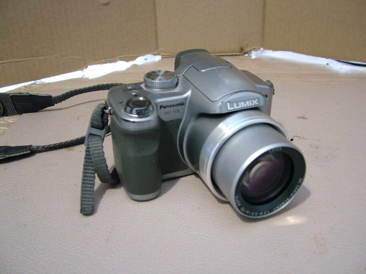 Panasonic Lumix DMC-FZ8 7.2MP 12x
