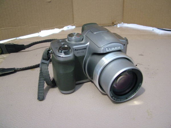Panasonic Lumix DMC-FZ8 7.2MP 12x