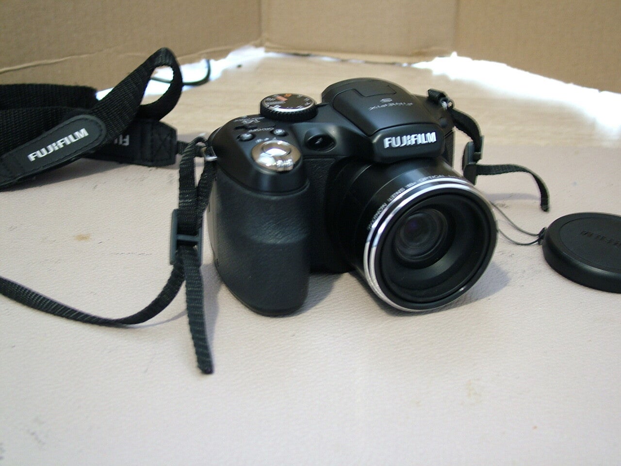 FujiFilm FinePix S2995 14MP 18x